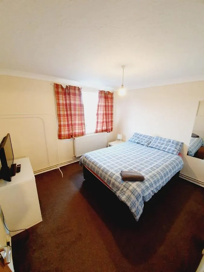 4 Bedroom Thundersley Apartment Rayleigh