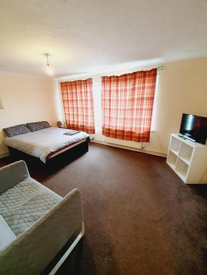 4 Bedroom Thundersley Apartment Rayleigh