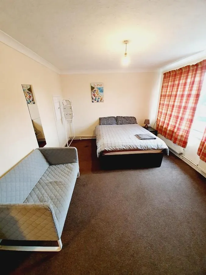 4 Bedroom Thundersley Apartment Rayleigh